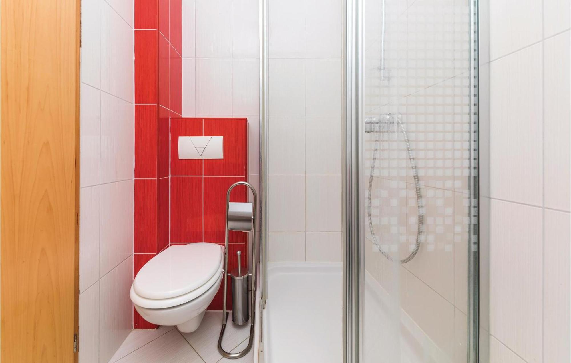 1 Bedroom Stunning Apartment In Okrug Gornji Трогир Экстерьер фото